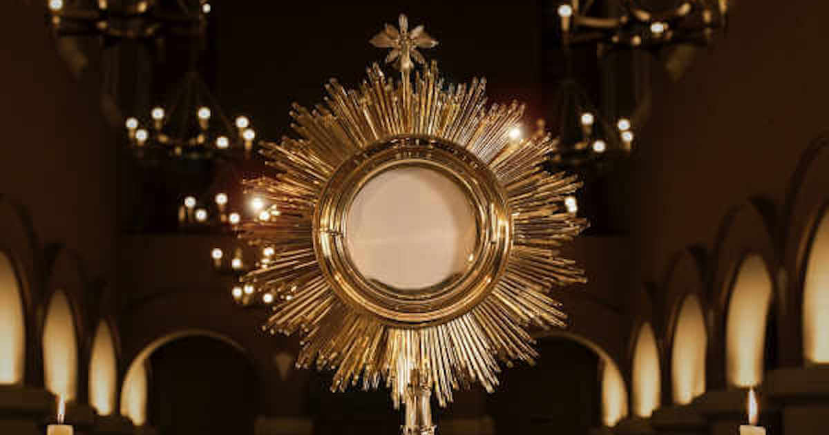 monstrance 3483291 1280 1